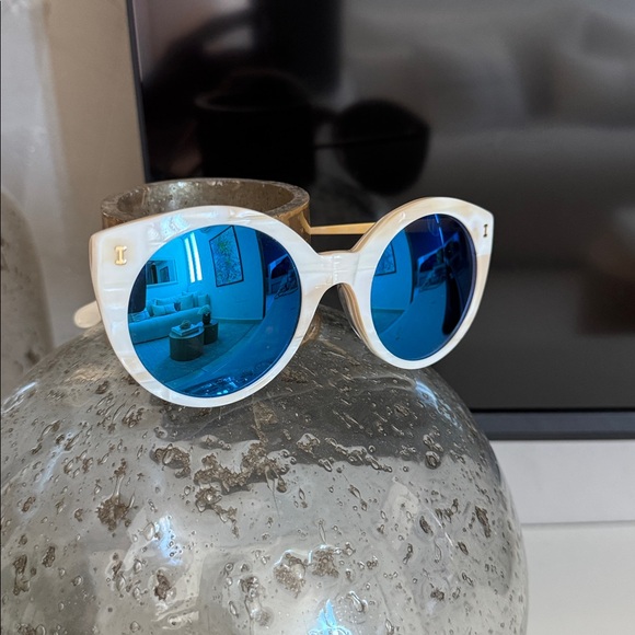 Illesteva Blue Lens Sunglasses - Picture 1 of 5
